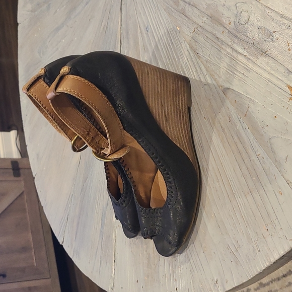 Lucky Brand black and taupe leather and wood wedge heels - Picture 5 of 7